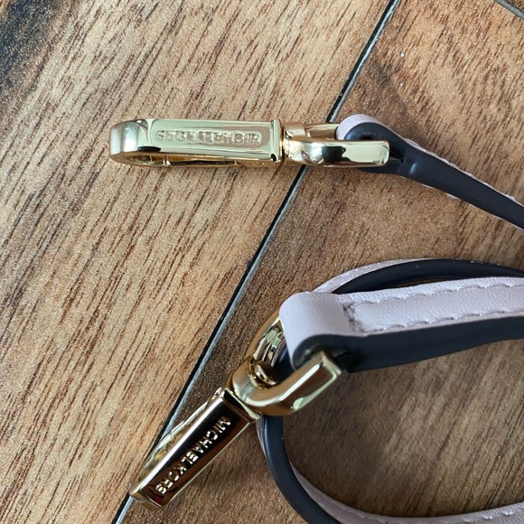 Michael Kors Pebbled Leather Crossbody Bag ( Pink Blush Color) - Picture 2 of 10